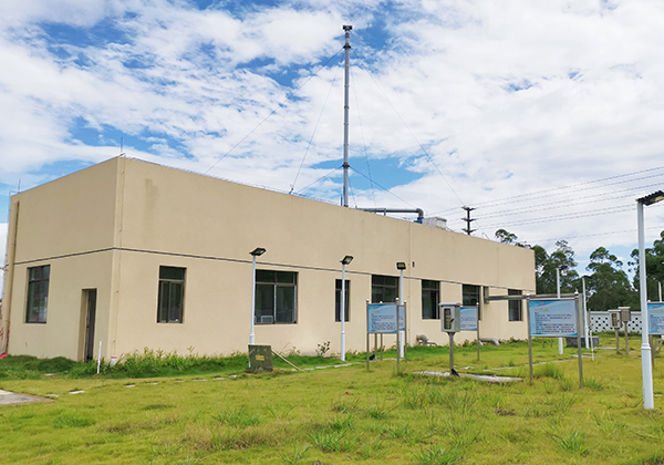 鶴山市第一座花園式地埋式污水處理廠<br />
<br />
國家財政部第四批PPP示范項目、江門市第一個以PPP模式建設的農(nóng)村污水處理設施項目。